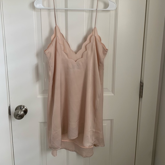 TOBI medium scalloped dress in blush pink! - Picture 2 of 2